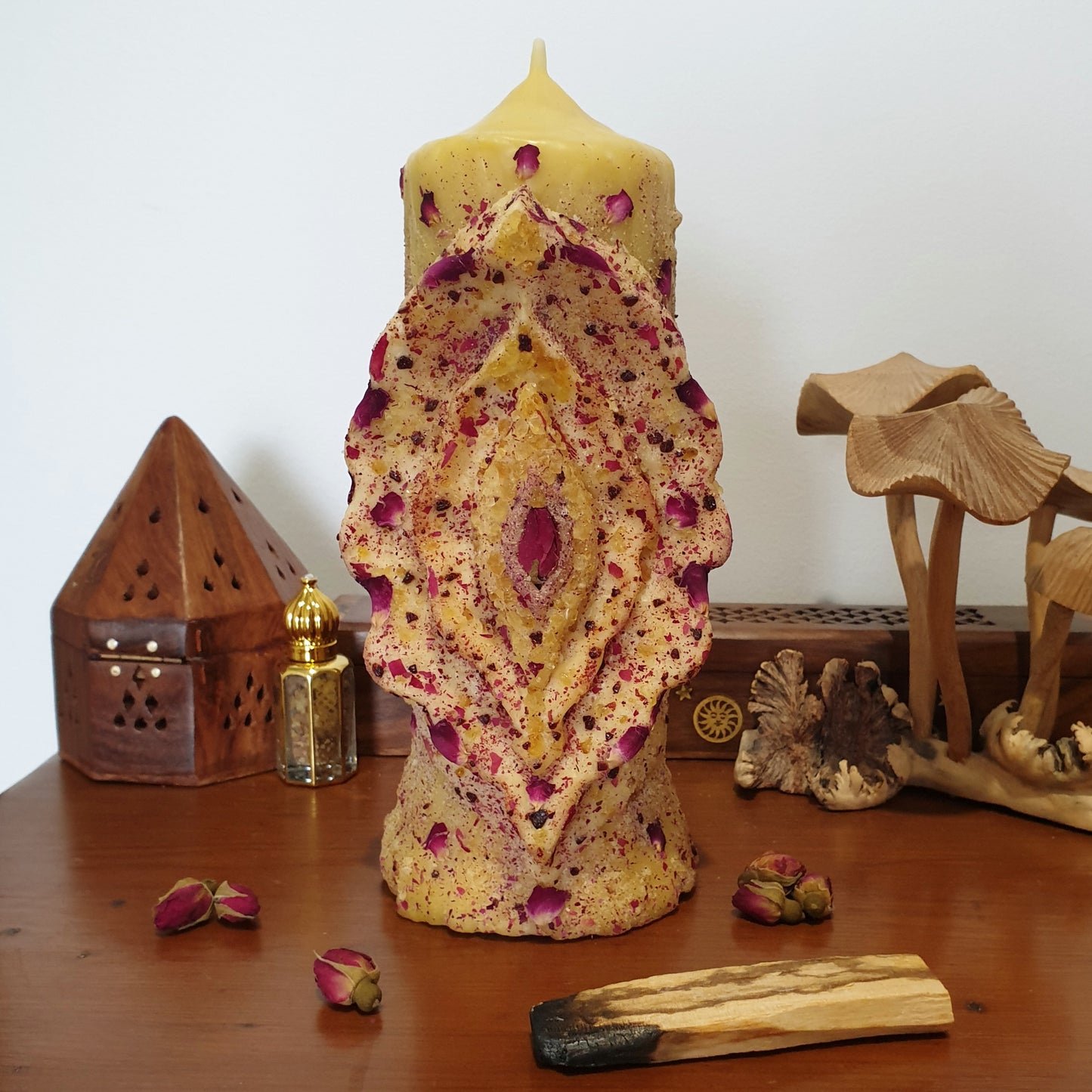 Yoni Beeswax Pillar Candle ♡ Large | 100+ Hrs