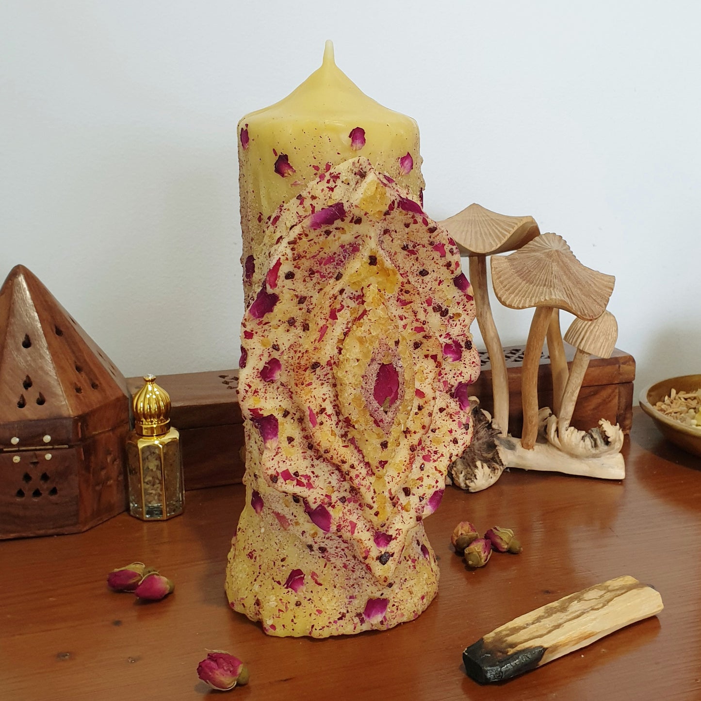 Yoni Beeswax Pillar Candle ♡ Large | 100+ Hrs