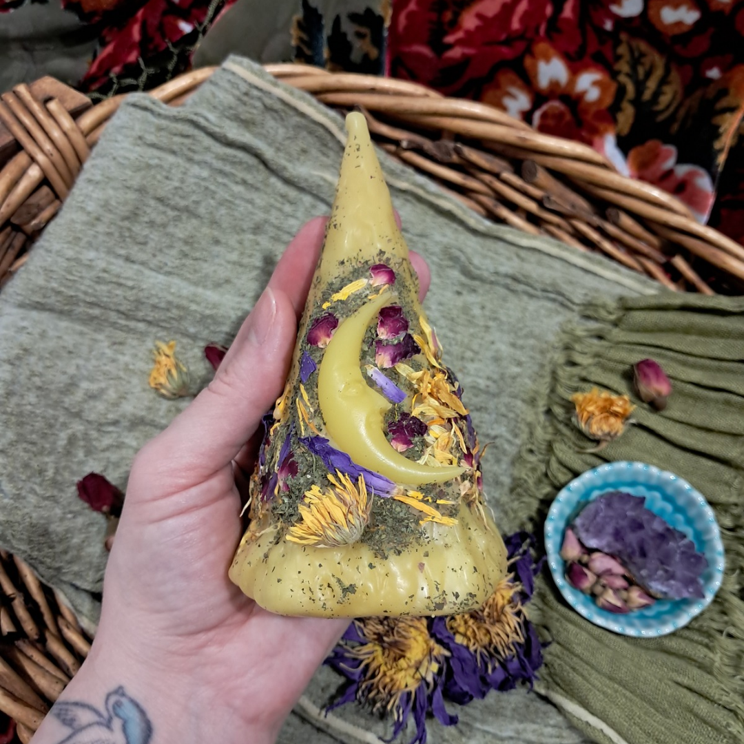 'Lunar Bloom' Beeswax Pyramid Candle ♡ 20 hrs
