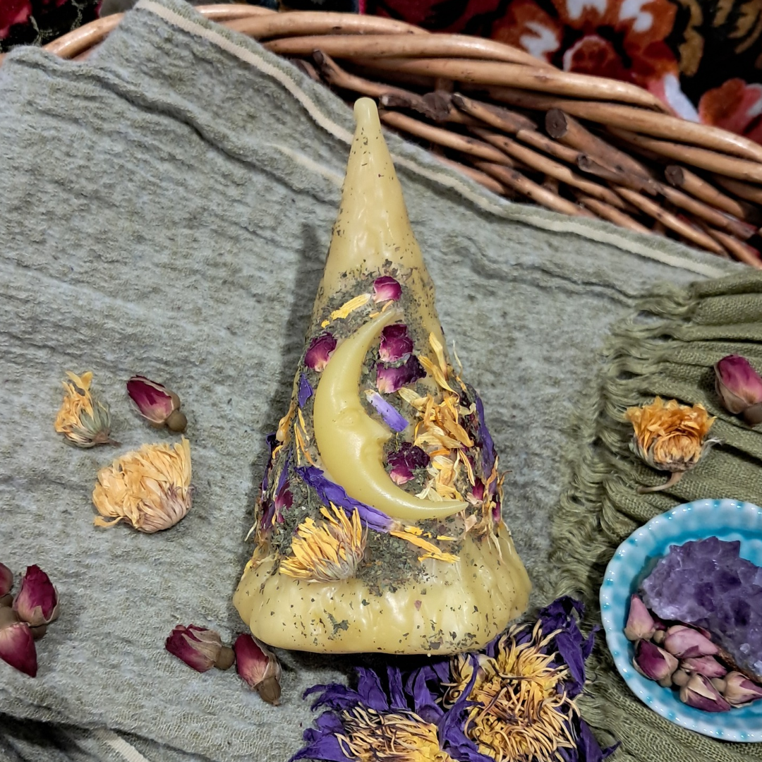'Lunar Bloom' Beeswax Pyramid Candle ♡ 20 hrs