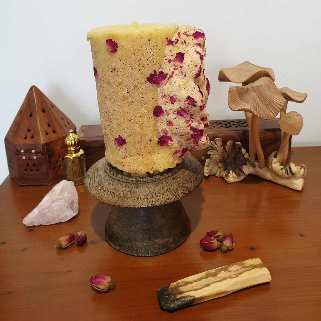 Yoni Beeswax Pillar Candle ♡ Medium | 70 Hrs