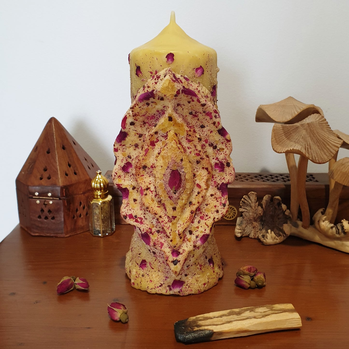 Yoni Beeswax Pillar Candle ♡ Large | 100+ Hrs