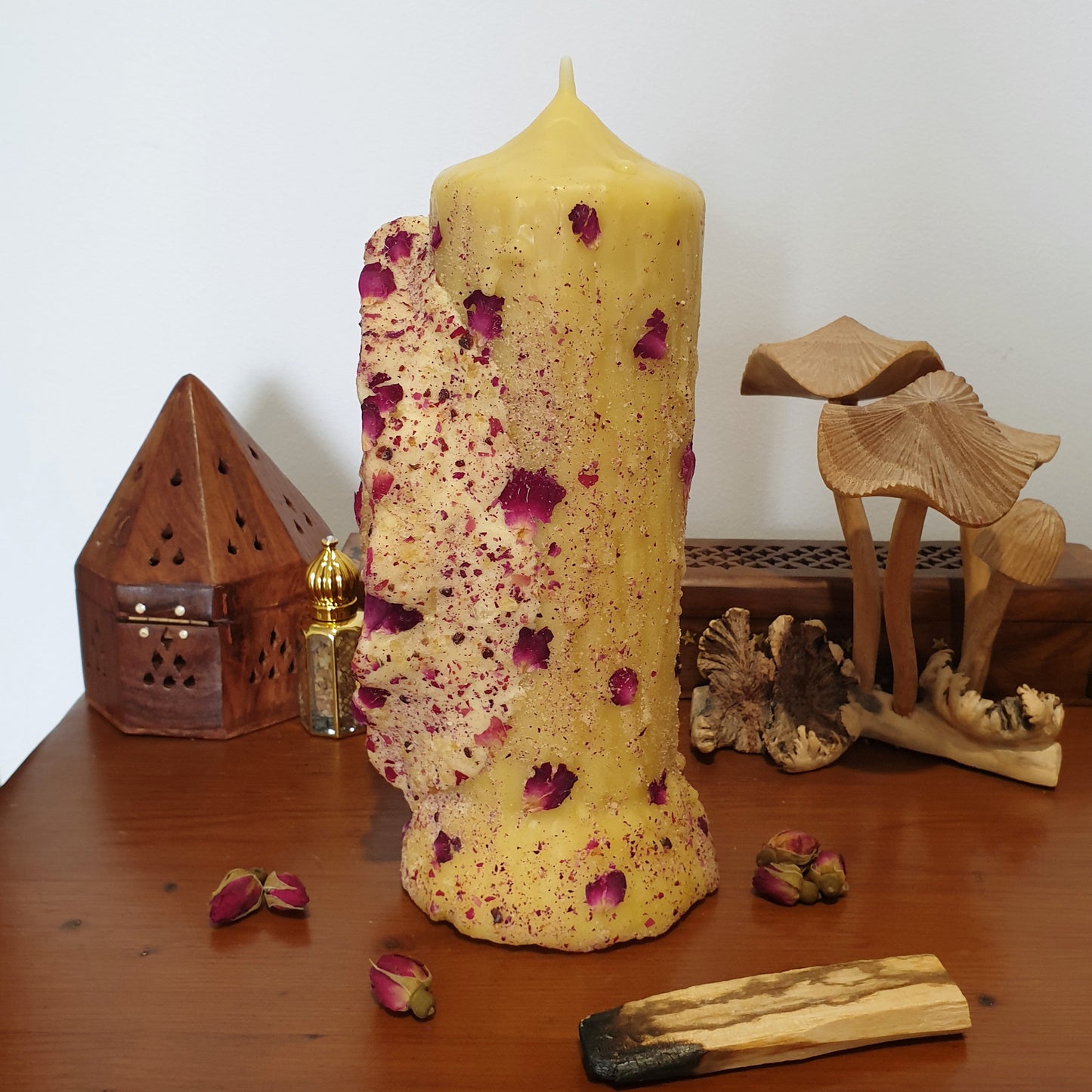 Yoni Beeswax Pillar Candle ♡ Large | 100+ Hrs