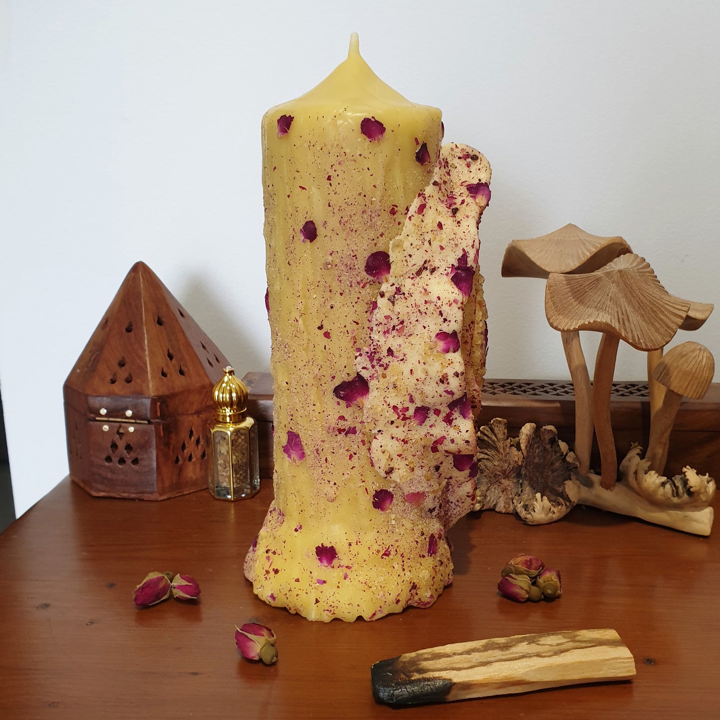 Yoni Beeswax Pillar Candle ♡ Large | 100+ Hrs
