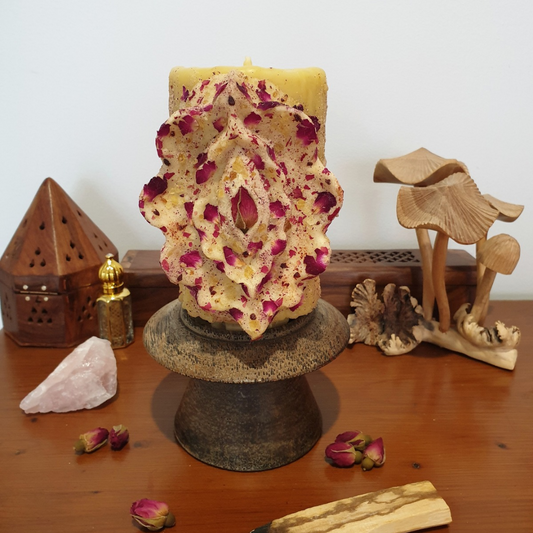 Yoni Beeswax Pillar Candle ♡ Medium | 70 Hrs