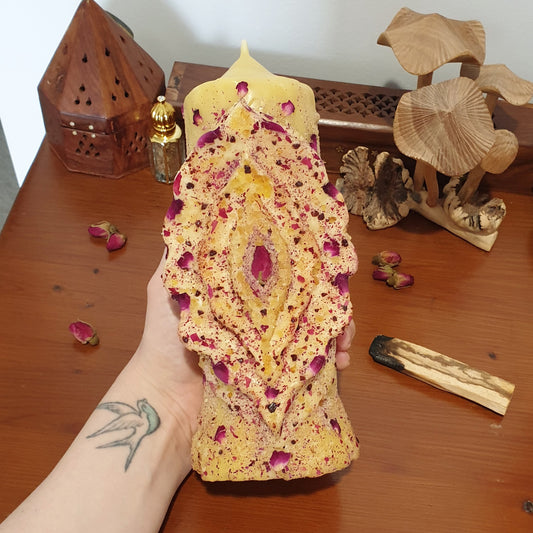 Yoni Beeswax Pillar Candle ♡ Large | 100+ Hrs