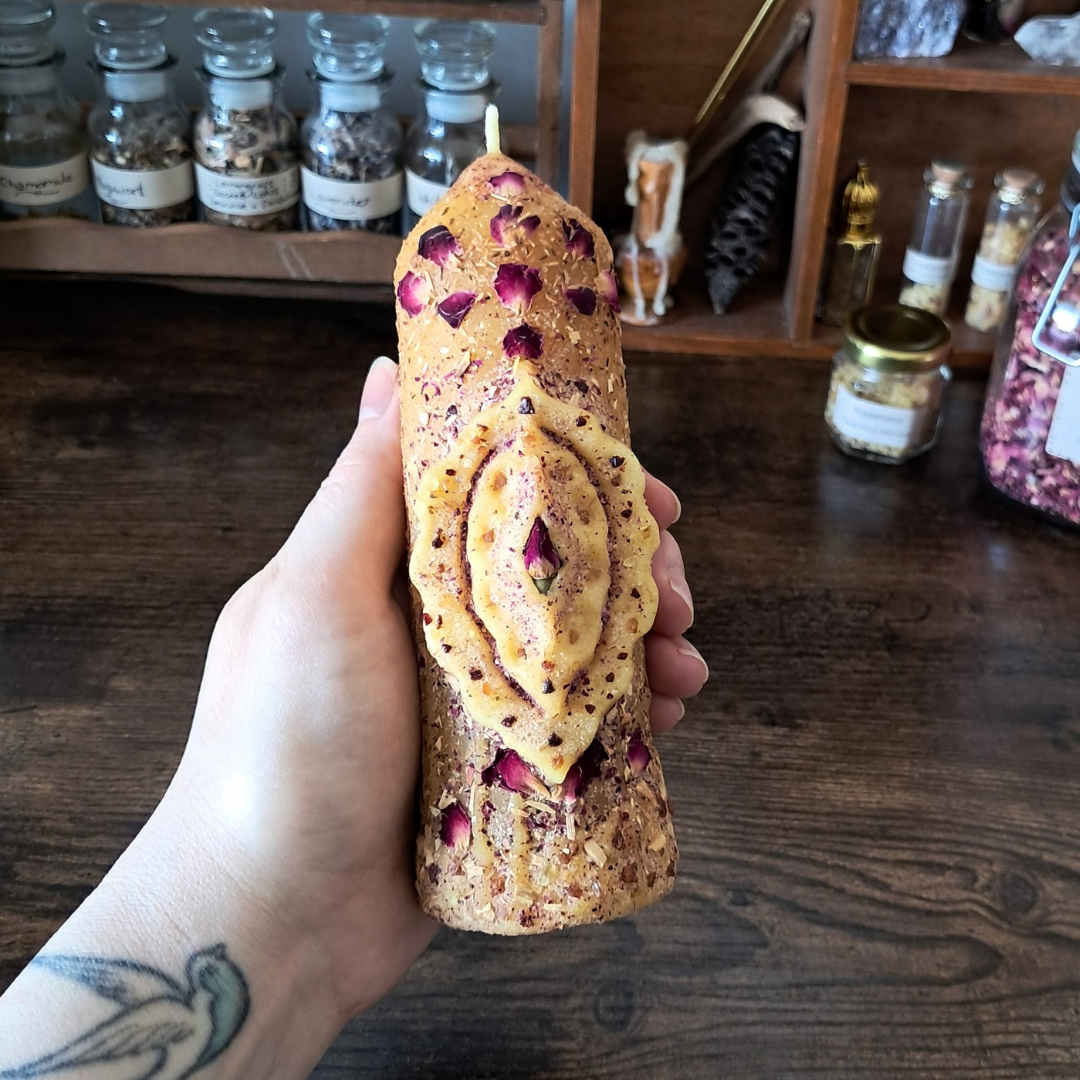 Yoni' Beeswax Candle with Palo Santo & Sacred Resins ♡ One-of-a-kind