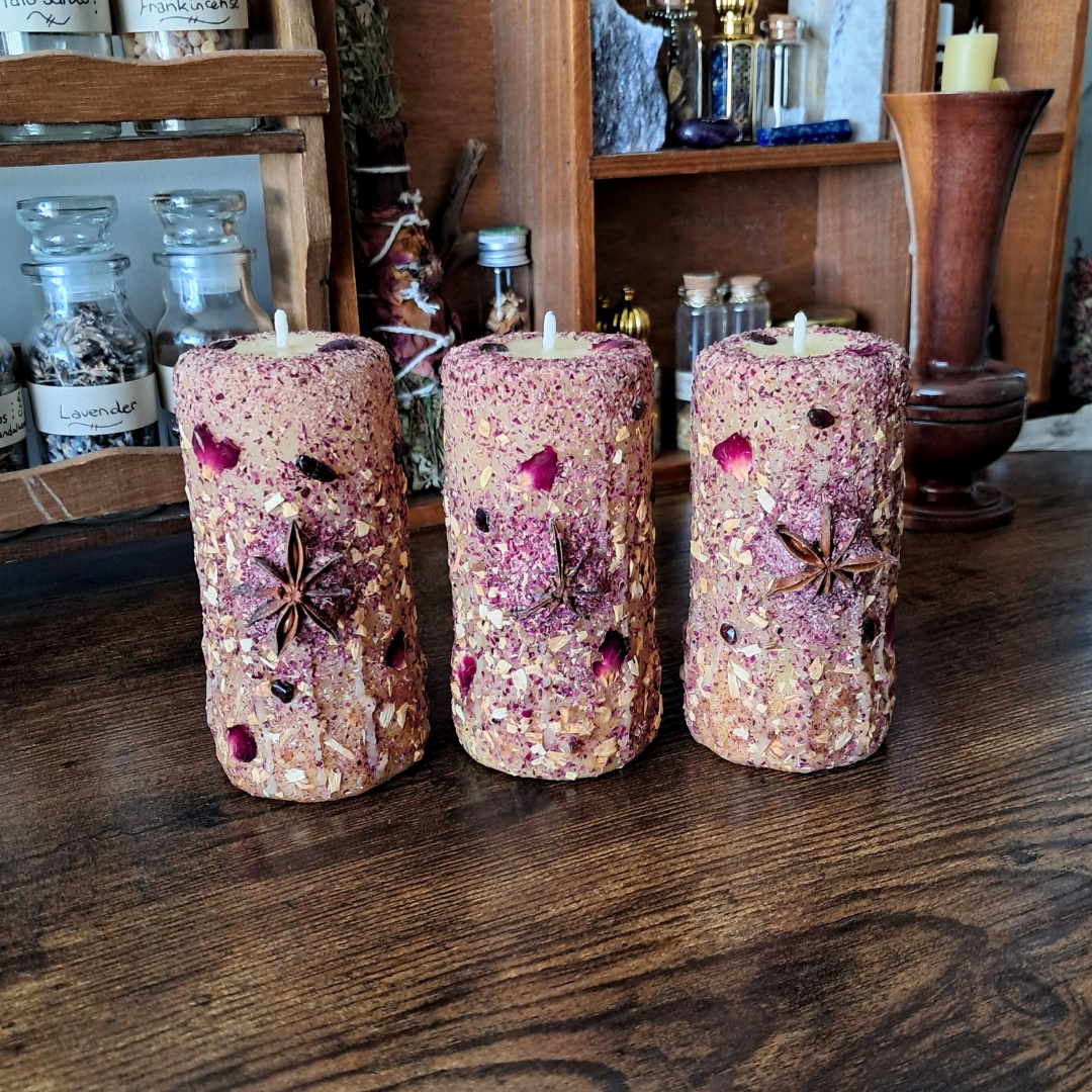 Garnet, Star Anise, Palo Santo & Rose | Small Pillar Beeswax Candle