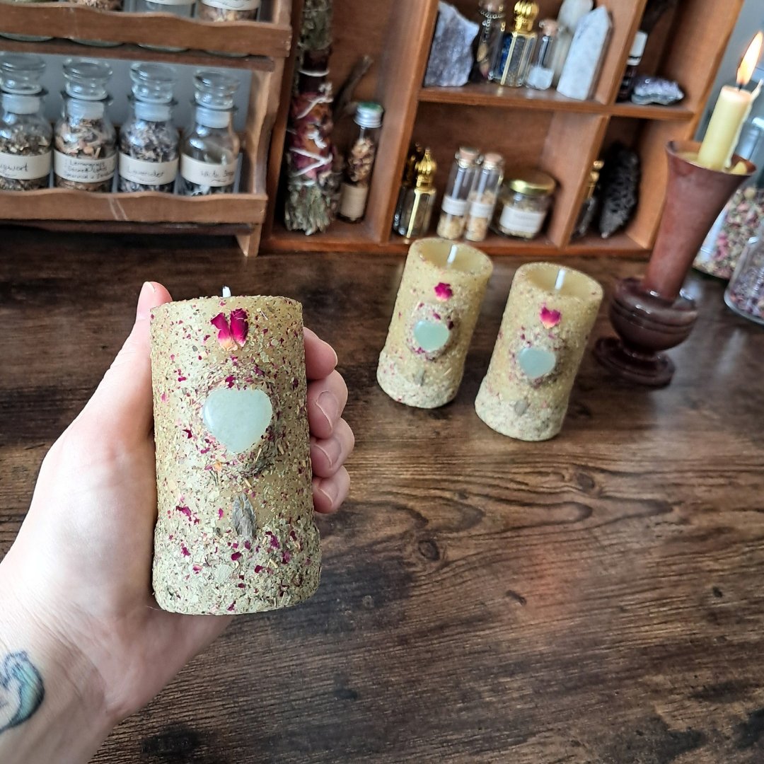 Green Aventurine, Bay Leaf, Spearmint & Rose | Small Pillar Beeswax Candle
