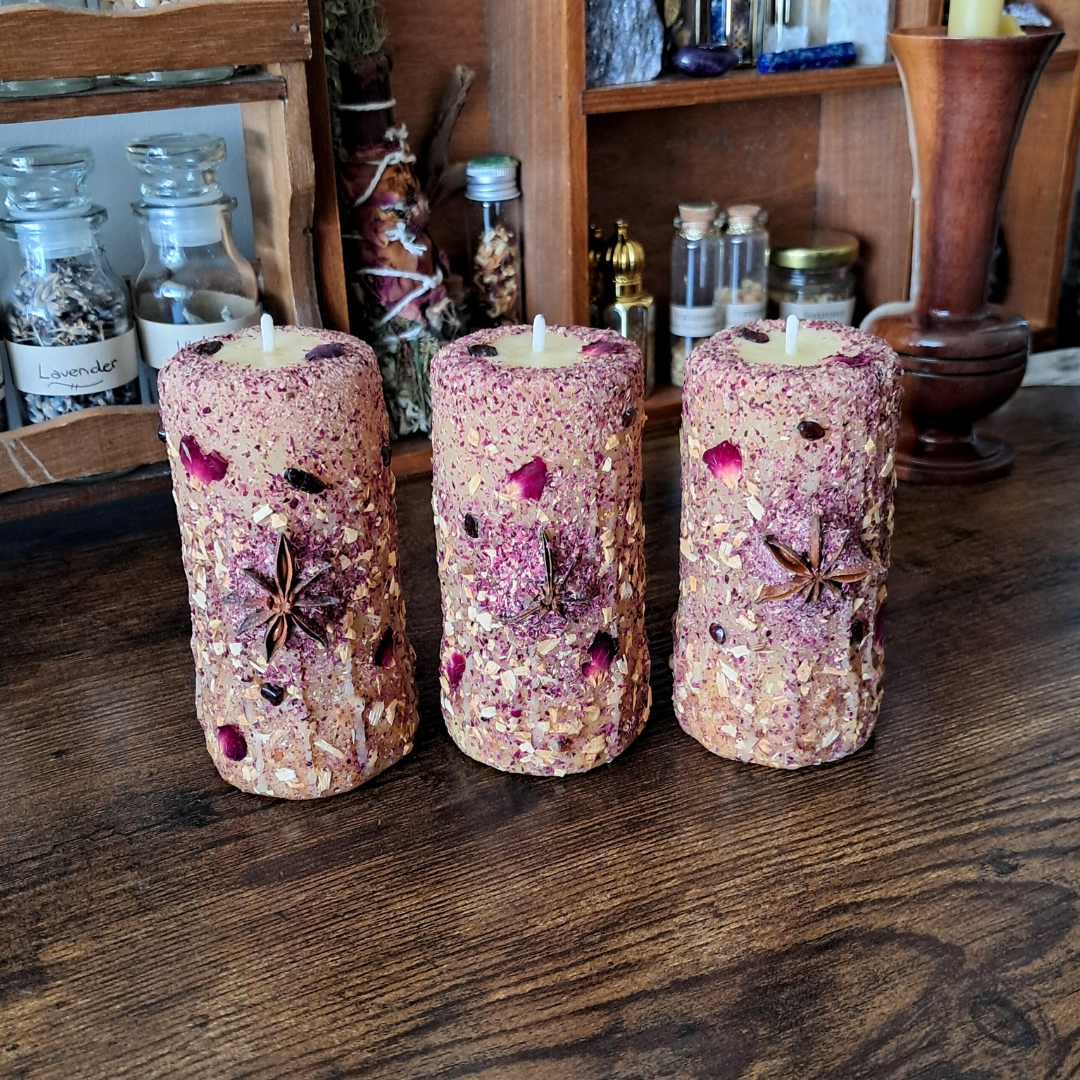 Garnet, Star Anise, Palo Santo & Rose | Small Pillar Beeswax Candle