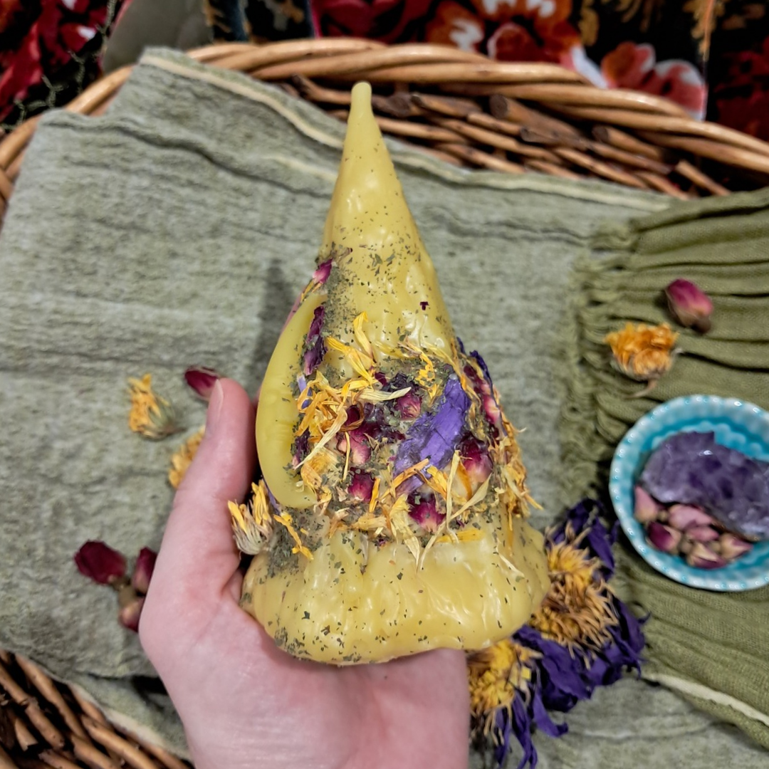 'Lunar Bloom' Beeswax Pyramid Candle ♡ 20 hrs