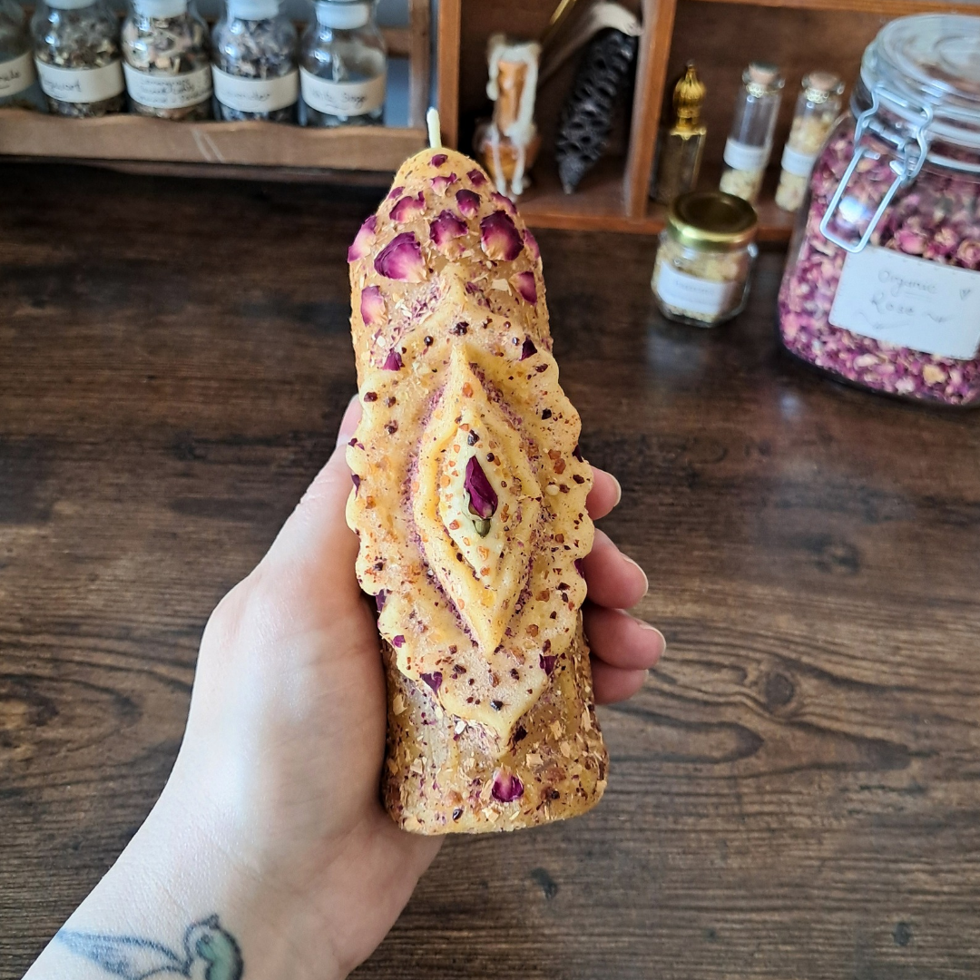Yoni' Beeswax Candle with Palo Santo & Sacred Resins ♡ One-of-a-kind