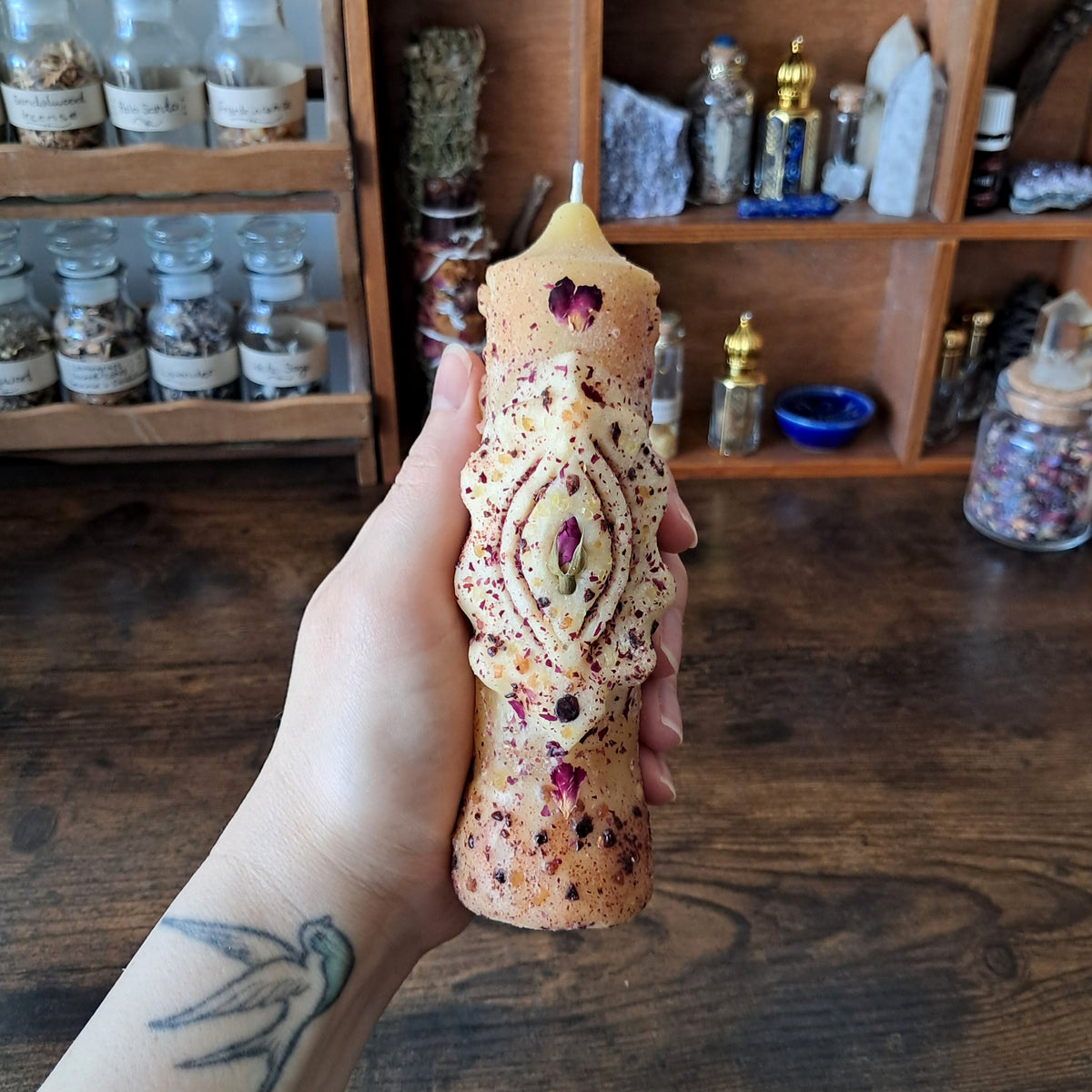 Yoni' Beeswax Candle (15cm) with Rose & Sacred Resins ♡