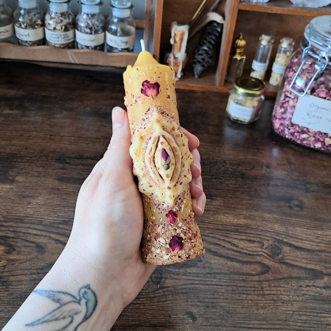 Yoni' Beeswax Candle (15cm) with Palo Santo & Sacred Resins ♡ One-of-a-kind