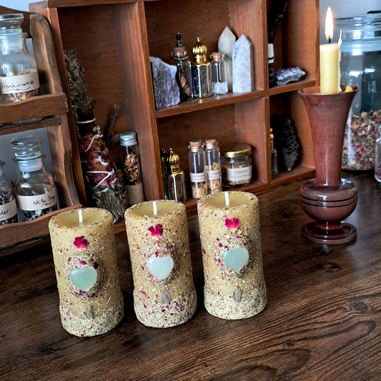 Green Aventurine, Bay Leaf, Spearmint & Rose | Small Pillar Beeswax Candle