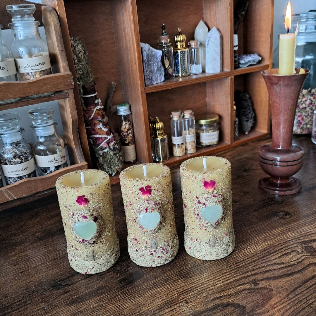Green Aventurine, Bay Leaf, Spearmint & Rose | Small Pillar Beeswax Candle