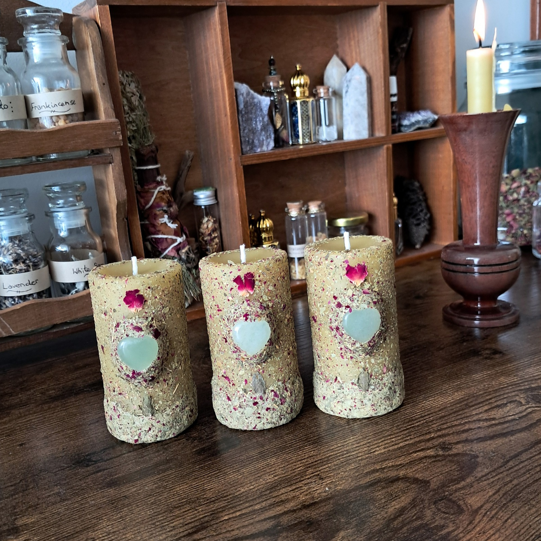 Green Aventurine, Bay Leaf, Spearmint & Rose | Small Pillar Beeswax Candle