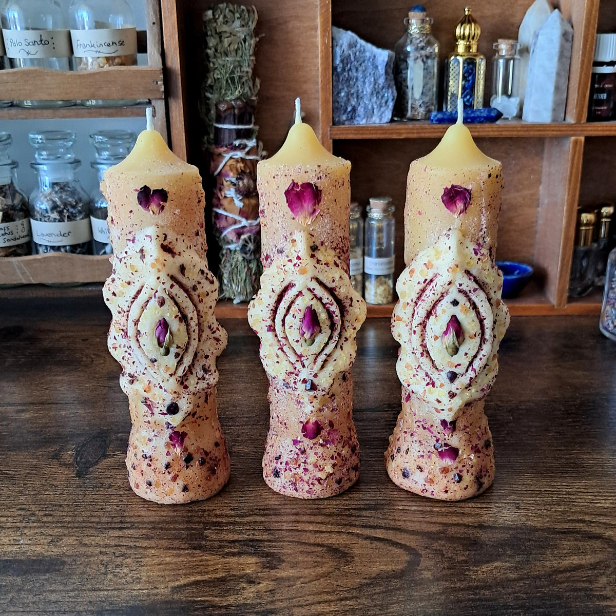 Yoni' Beeswax Candle (15cm) with Rose & Sacred Resins ♡