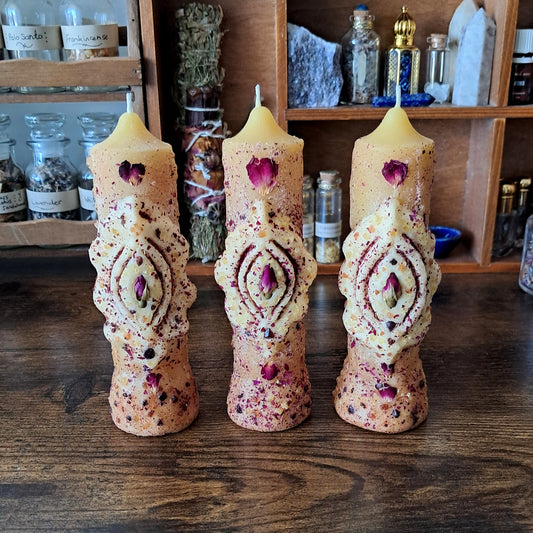 Yoni' Beeswax Candle (15cm) with Rose & Sacred Resins ♡